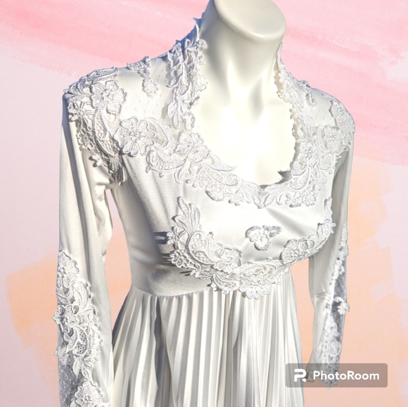 Vintage 1970s wedding dress train pleated empire aline small lace simple 70s s - Picture 5 of 6